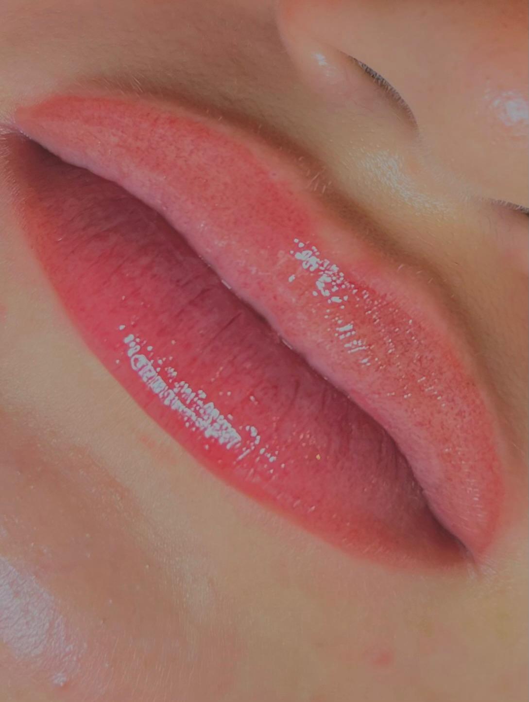 Permanent Make-Up Lippenkontur – natürliches Ergebnis bei Salt & Beauty Berlin